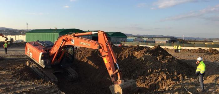 escavatore durante un corso per patentino movimento terra